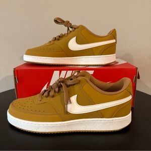 Nike Court Vision Low V2 Nubuck HV8139-700 Men's Size 9 Wheat/Sail
